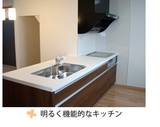 富山県の便利屋・リフォーム：ライフサービス／リフォーム／明るく機能的なキッチン